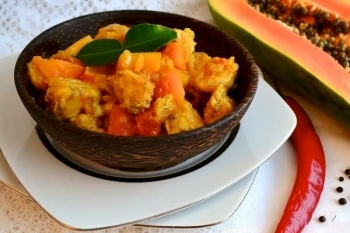Тушеная курица с фруктами рецепт