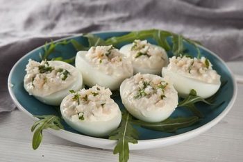 Фаршированные куриные яйца